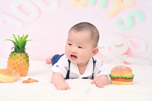 东莞宝宝在妈妈肚子里